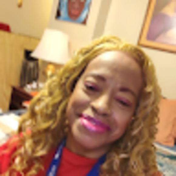 Meet your Posher, Carol - Picture 1 of 1